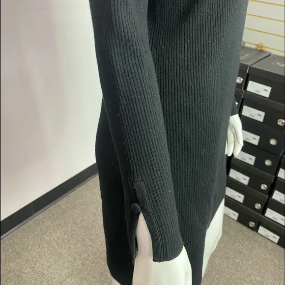 Club Monaco - Picture 2 of 3